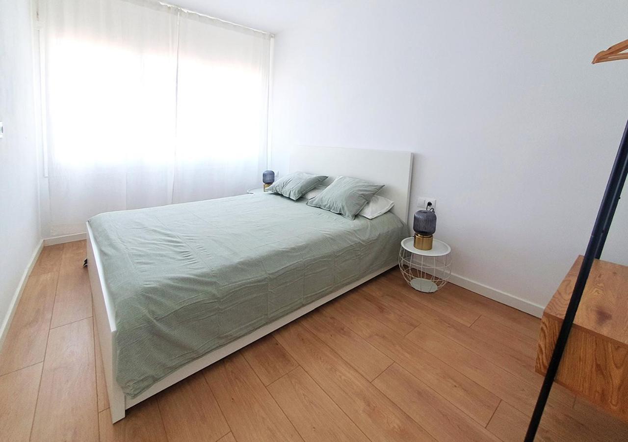 Acojedor Piso Cerca Del Metro Apartman Cornellà de Llobregat Kültér fotó