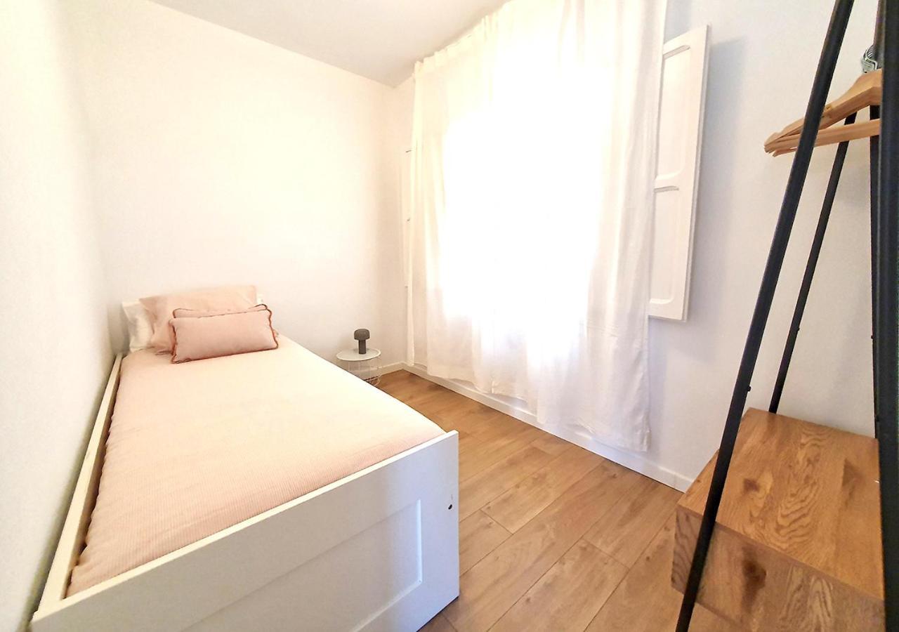 Acojedor Piso Cerca Del Metro Apartman Cornellà de Llobregat Kültér fotó