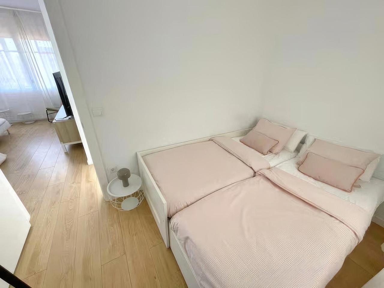 Acojedor Piso Cerca Del Metro Apartman Cornellà de Llobregat Kültér fotó